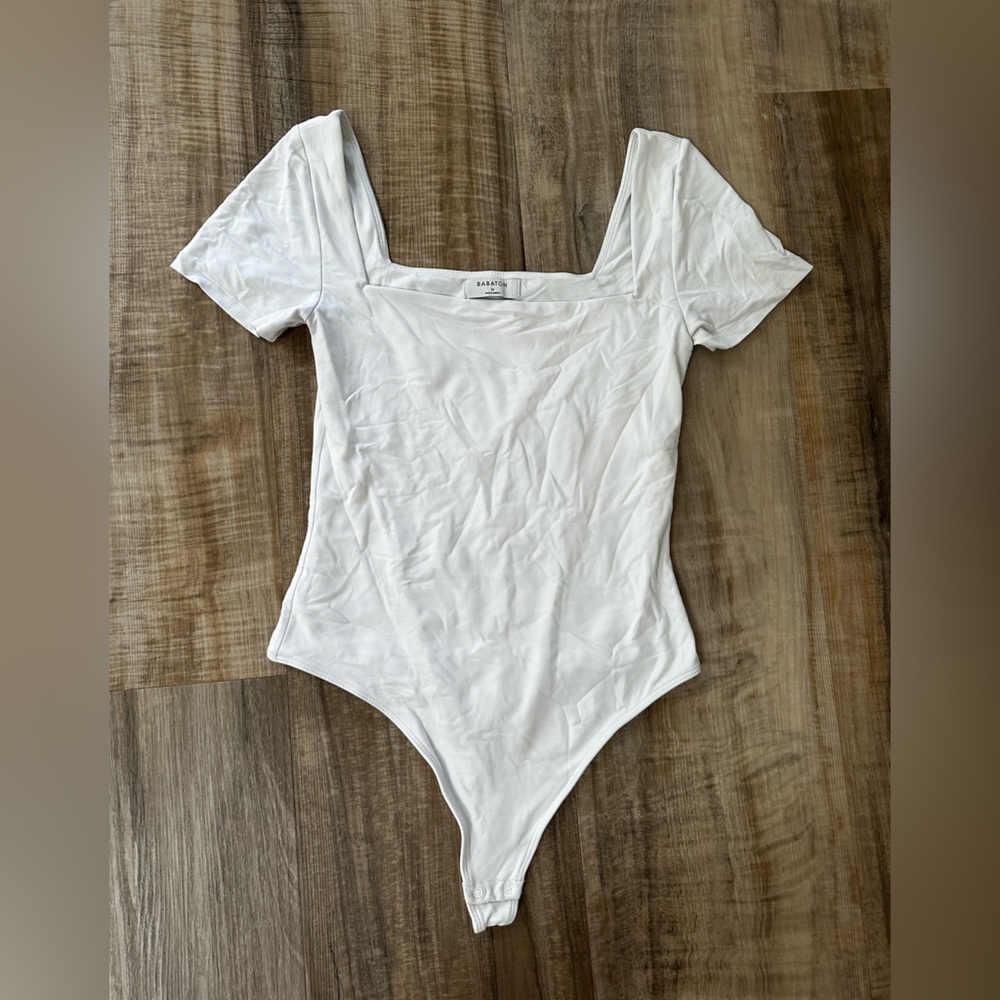 Aritzia Babaton Square Neck with short sleeves in White